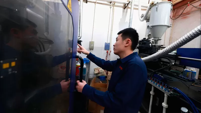 Abteilung für Kunststoff und Metalle