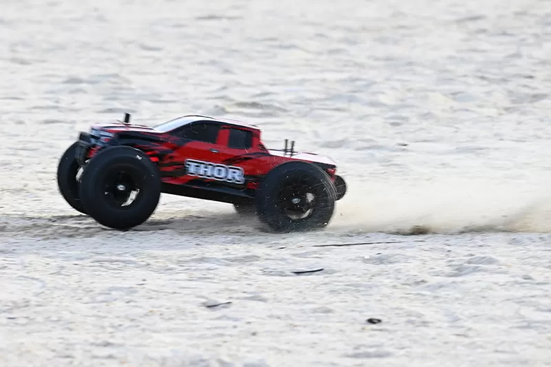 4WD Offroad-Nitro RC Truggy 2,4-G-Motor mit 10 waage und hoher Geschwindigkeit # RH1001