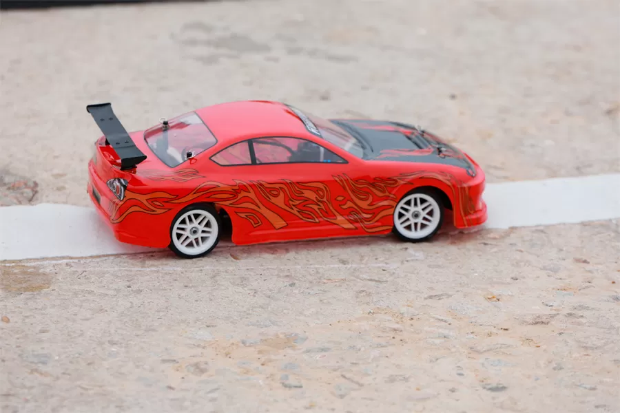 4G gebürstetes Hochgeschwindigkeits-RTR # RH1025 4WD auf der Straße