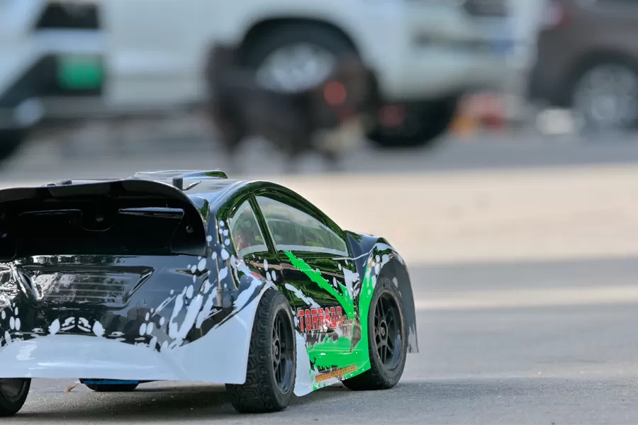 4WD Offroad Elektro-RC Rallye 2,4G Bürstenlose Hochgeschwindigkeits-RTR # RH1612 16