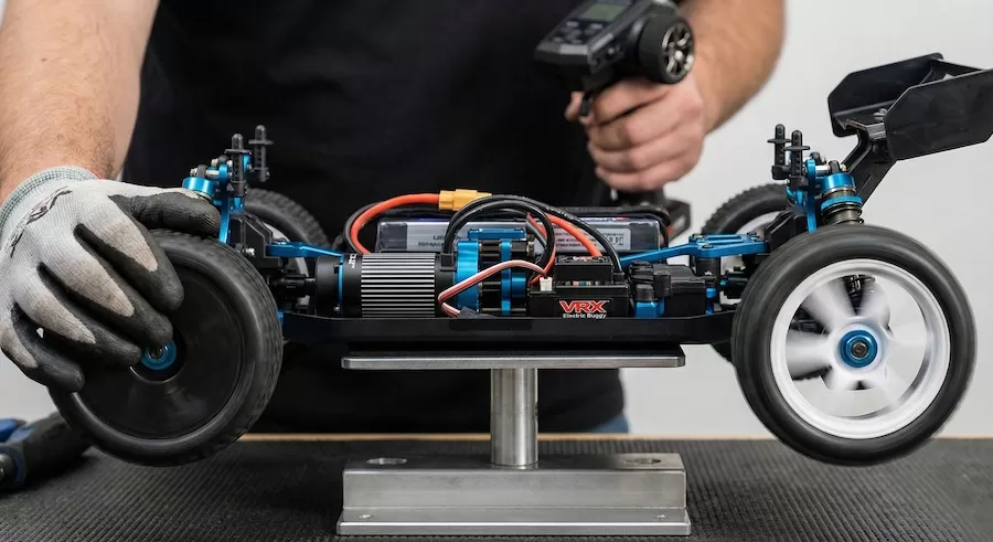 The Manufacturer's Guide to Tuning Diffs and Slippers for 1/10 Scale RC Cars The Manufacturer's Guide to Tuning Diffs and Slippers for 1/10 Scale RC Cars