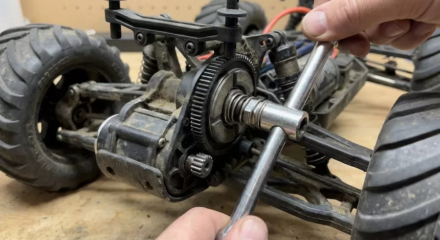 The Manufacturer's Guide to Tuning Diffs and Slippers for 1/10 Scale RC Cars The Manufacturer's Guide to Tuning Diffs and Slippers for 1/10 Scale RC Cars